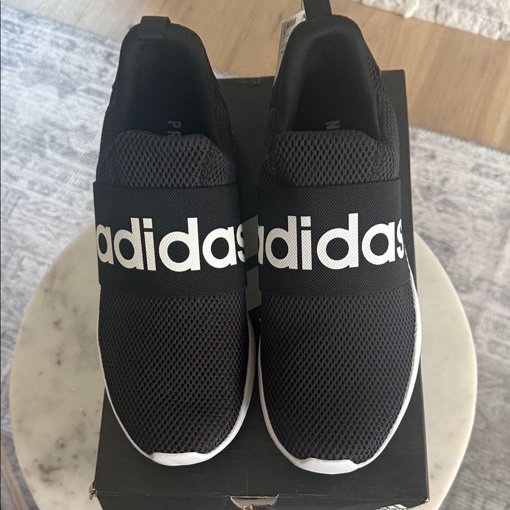 NWT Men Adidas lite racer Sneakers